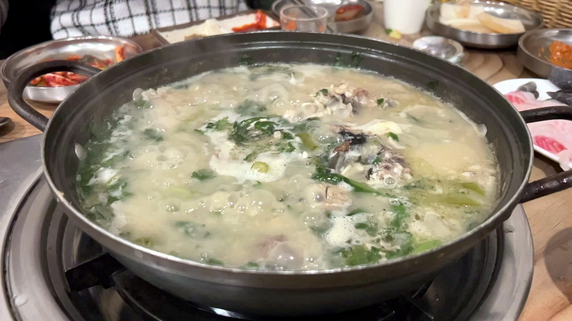 Clear fish soup jiri made after a dagumbari sashimi meal in Jeju